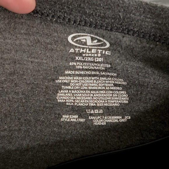 ATHLETIC WORKS 🏋🏻‍♀️ GRAY V-NECK RUNCHED SIDES TSHIRT Size Women's XXL 2X 20 - Picture 6 of 6